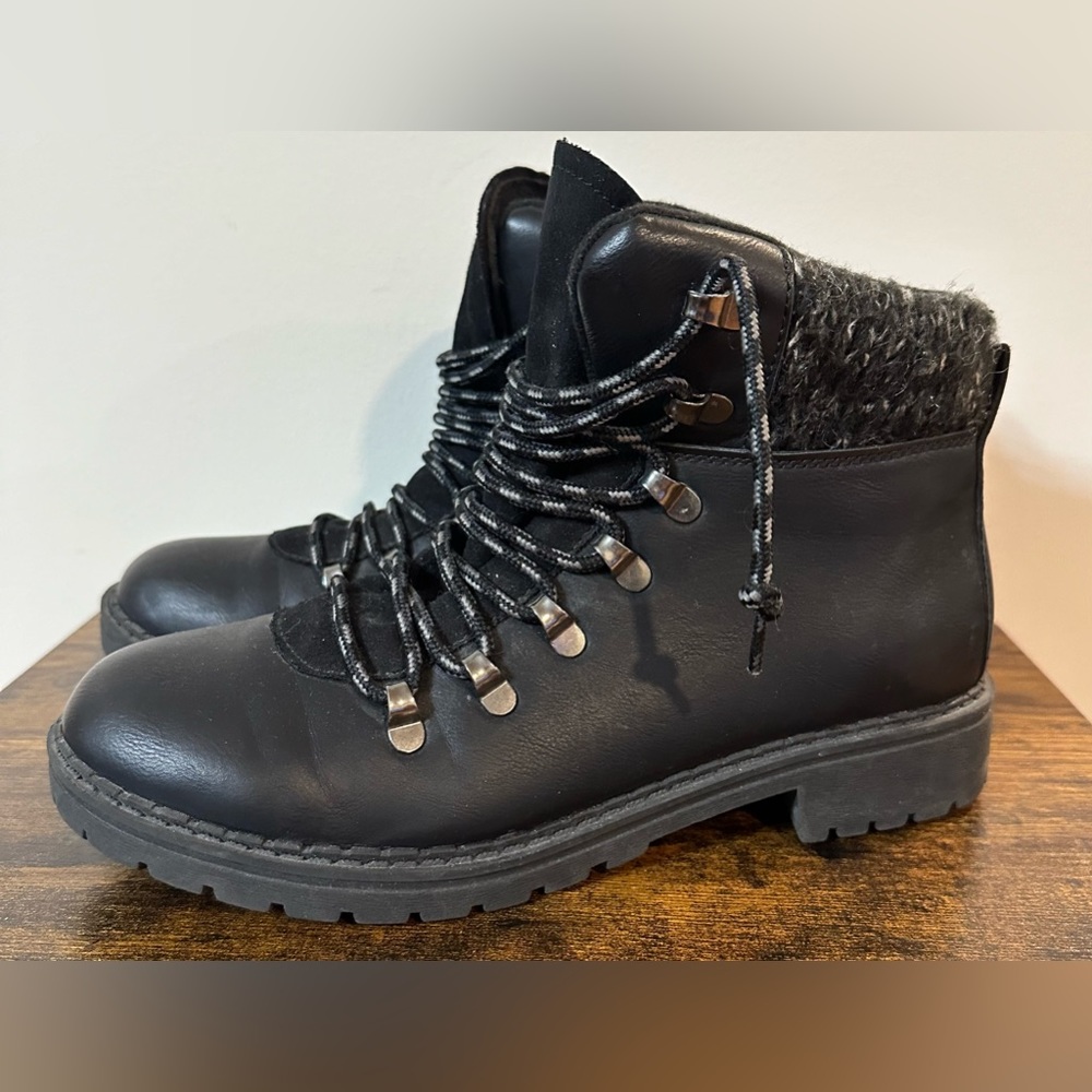 Time and Tru Women’s Black Ankle Hiking Boots Size 9